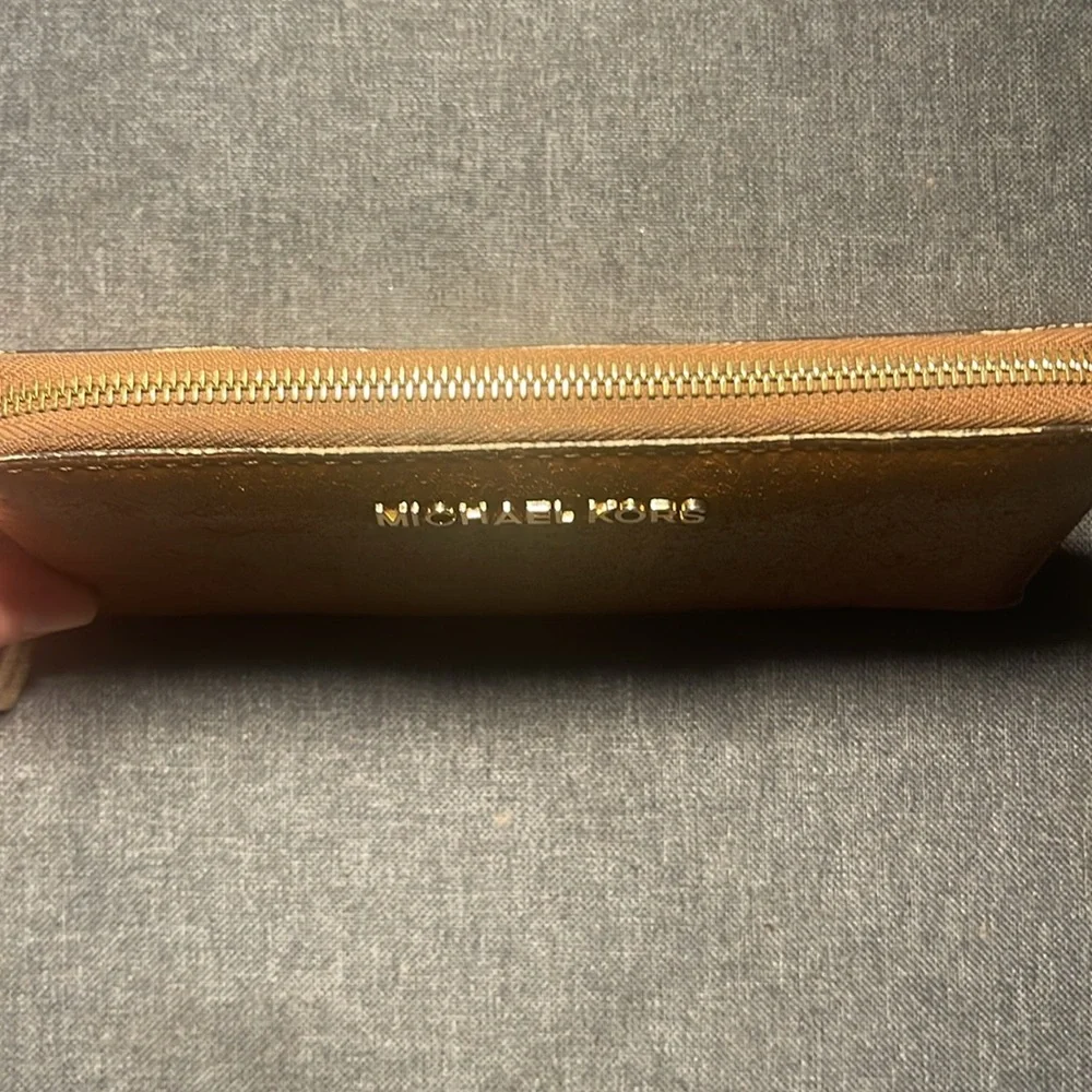 Michael Kors Leather Wallet! - Picture 3 of 4